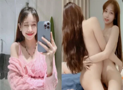 Lâm Thái Vy và cô bạn thân móc bím trên chương trình phát trực tiếp